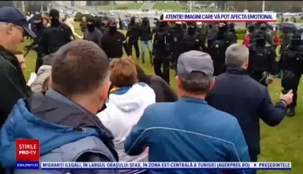 Arestări brutale în timpul protestelor din Belarus. Poliția a intervenit cu grenade și gaze lacrimogene