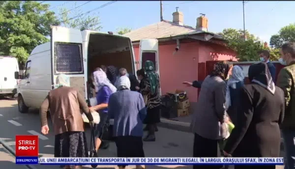 Credincioșii s-au îngrămădit la sfințirea unei biserici, în Galați: „Covid-ul ăsta este ceva care nu este la locul lui”