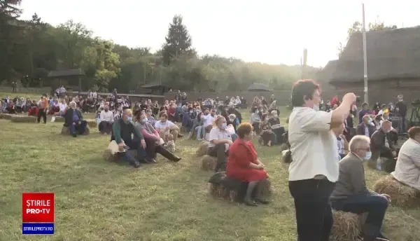 Târgul Satului din Cluj Napoca a adunat mii de vizitatori, dornici să se bucure de tradiții