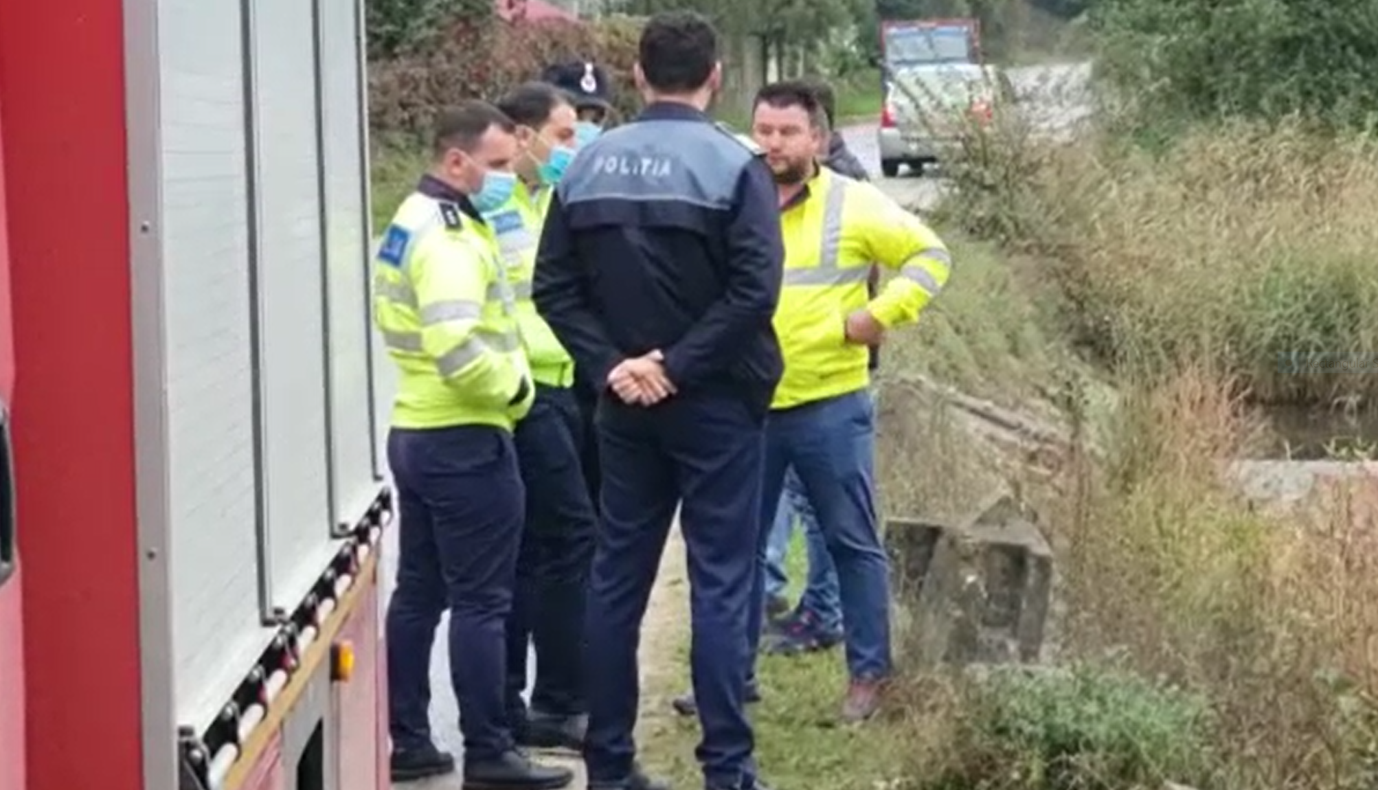 Un tânăr din Argeș a fost la un pas de moarte, după ce a plonjat cu mașina într-un lac