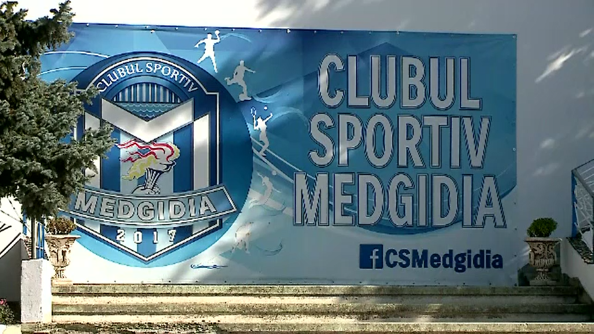 Un antrenor de volei din Medgidia a fost arestat pentru pornografie infantilă. Ce le făcea elevelor