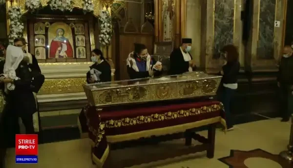 Sfânta Cuvioasă Parascheva. Sfânta Liturghie, oficiată la Catedrala Mitropolitană din Iaşi