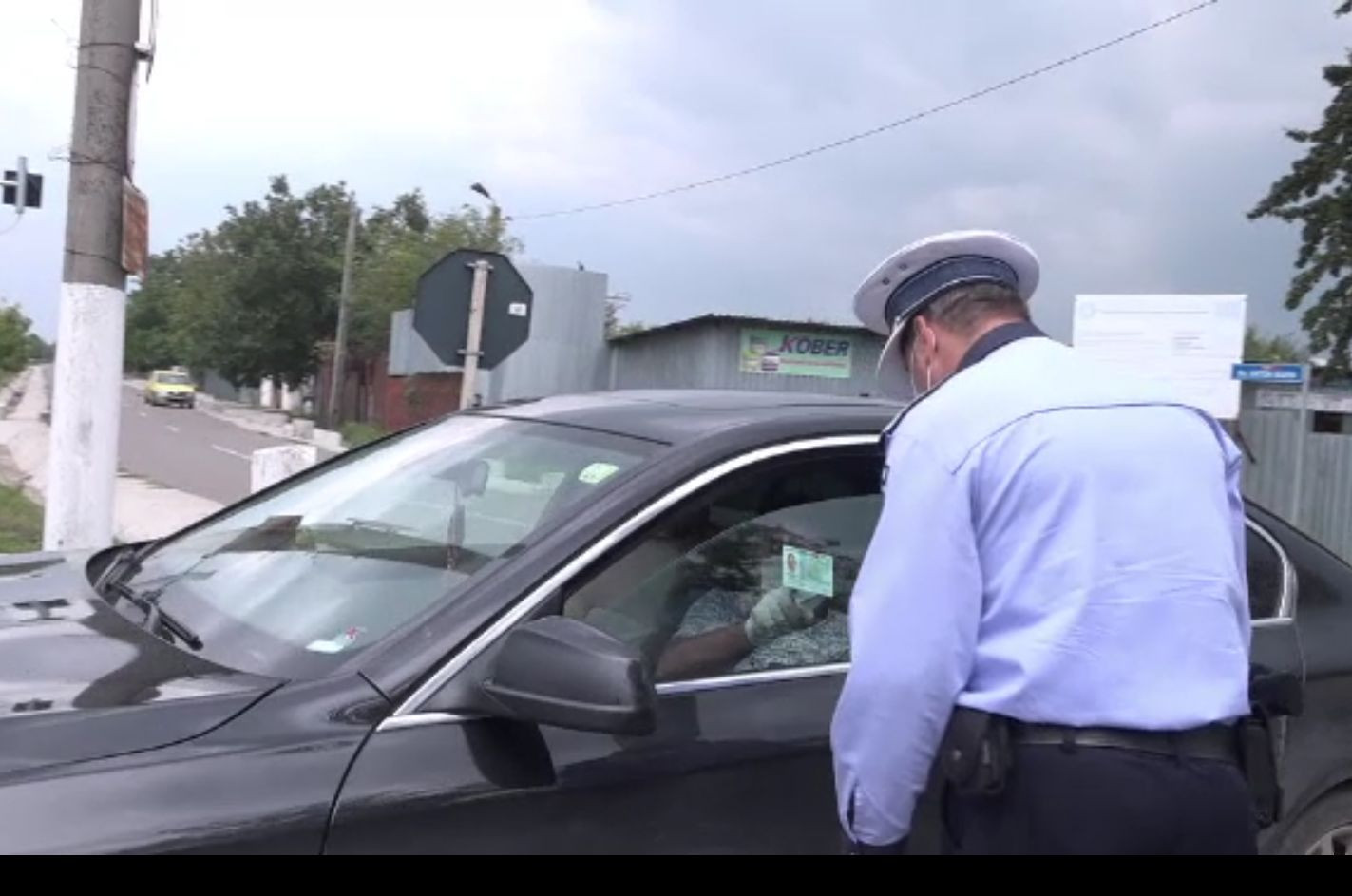 Doi tineri au dosare penale după ce au plecat la plimbare, în carantină. Jandarmii i-au prins la Ivești