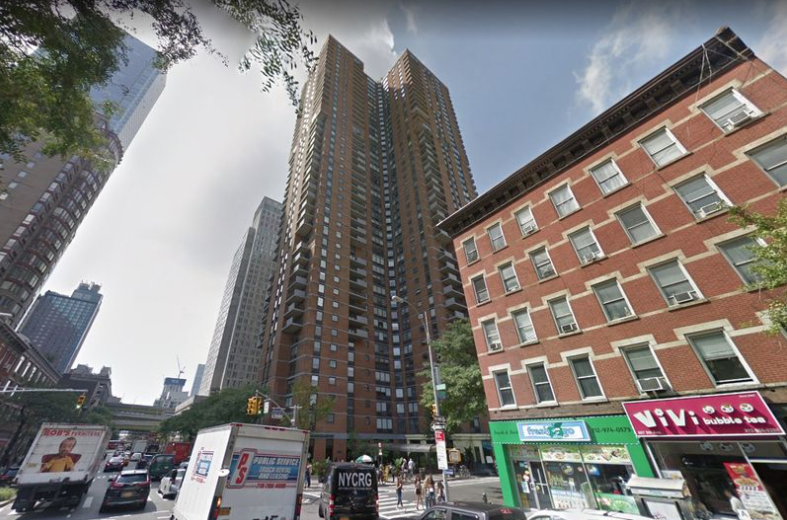 Un copil de 13 ani a murit, după ce a căzut de la balcon în timp ce își scria temele. Reacția părinților