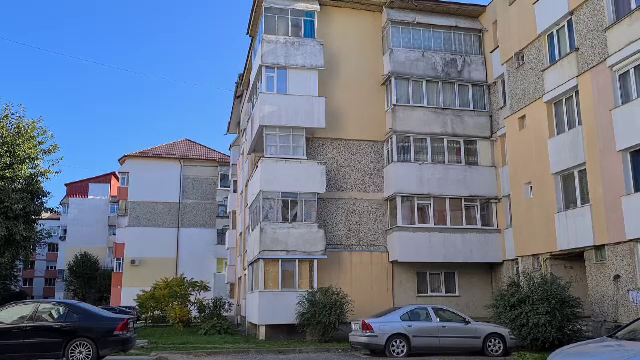 Un bărbat de 31 de ani a murit, după ce a căzut de la etajul 4 al apartamentului său. Reacția familiei