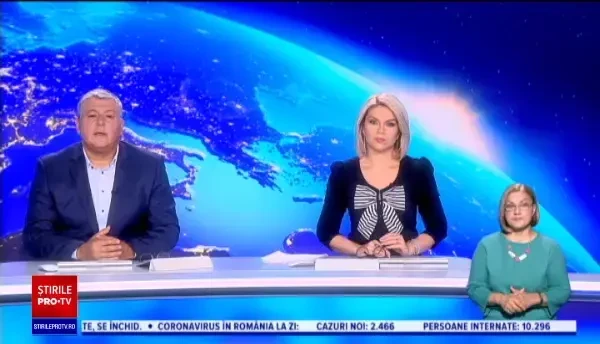 O autoutilitară care transporta câteva tone de cartofi s-a răsturnat pe un drum din Dâmbovița