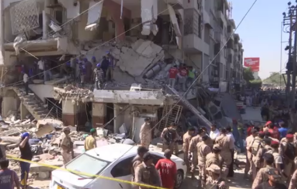 Explozie puternică într-o clădire din Pakistan. 3 persoane au murit și alte 15 au fost rănite. VIDEO