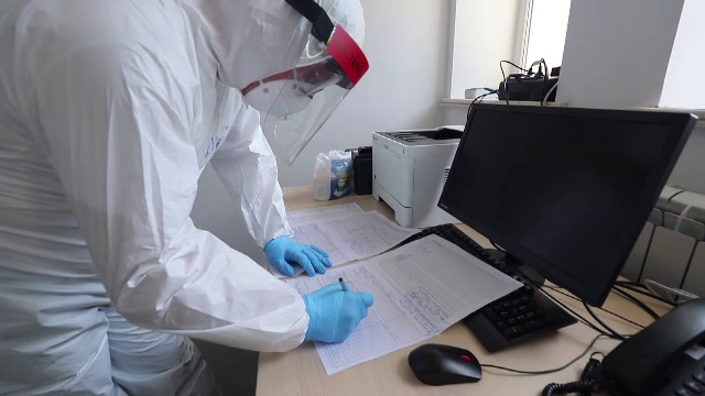 Cum fac față medicii valului de cazuri. ”Primul lucru pe care l-a spus când am extubat-o a fost ”domnul doctor, te iubesc!”