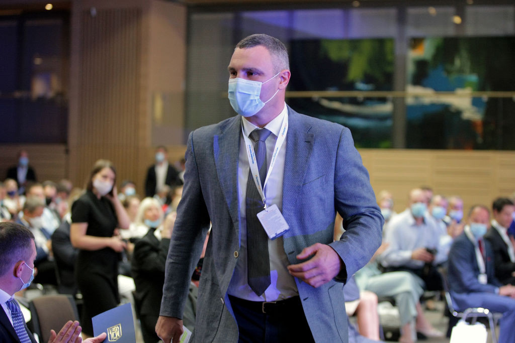 Fostul boxer Vitali Kliciko, primarul Kievului, promite să "apere" oraşul în cazul unui atac al Rusiei