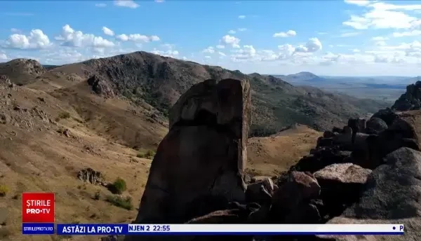 Munții Măcinului, bijuteria din Tulcea. Turiștii pot merge pe munte cu calul