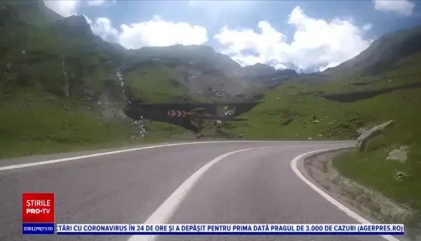 Nemulțumiri în rândul turiștilor, după închiderea Transfăgărășanului cu 10 zile mai devreme. Când se va redeschide