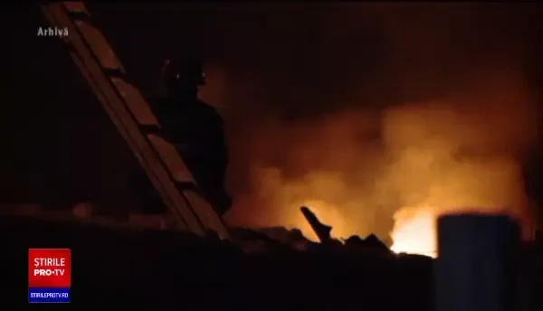 Doi bătrâni din Iași au ars în propria casă după un incendiu pornit de la jarul căzut din sobă
