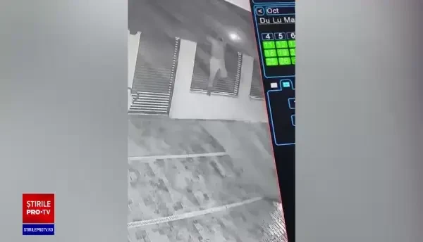 Individ filmat în timp ce dă mai multe spargeri în Mogoșoaia. Bărbatul era înarmat cu un topor