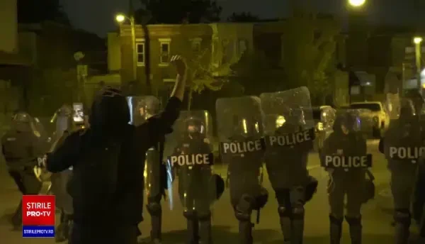 Ciocniri violente între protestatari și poliție în Philadelphia, după ce un afro-american a fost împușcat mortal de ofițeri