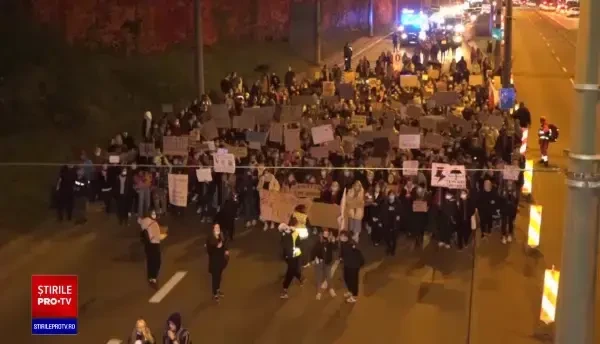 Grevă a femeilor din Polonia, în semn de protest față de înăsprirea legislaţiei privind avortul