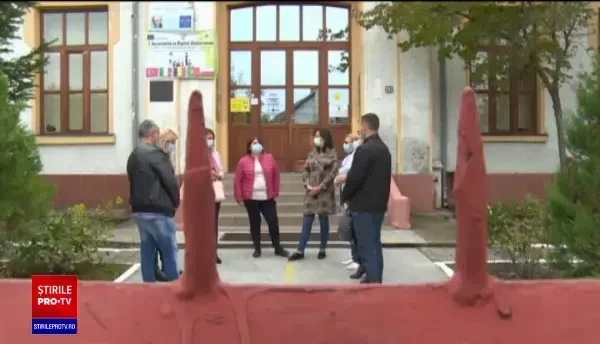 Un elev de 7 ani este acuzat că își terorizează colegii și profesorii. Ce spune tatăl său