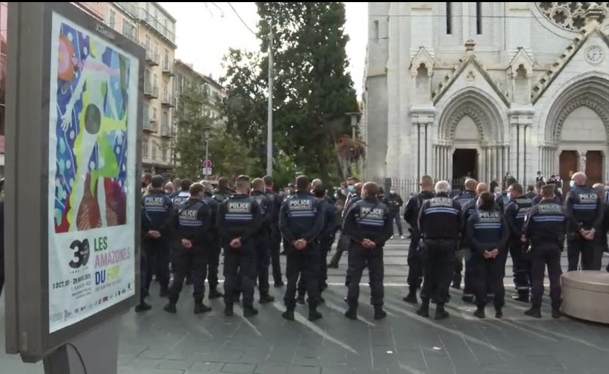 Cine e atacatorul din Nisa, care a ucis trei persoane într-o biserică. Una dintre victime, decapitată