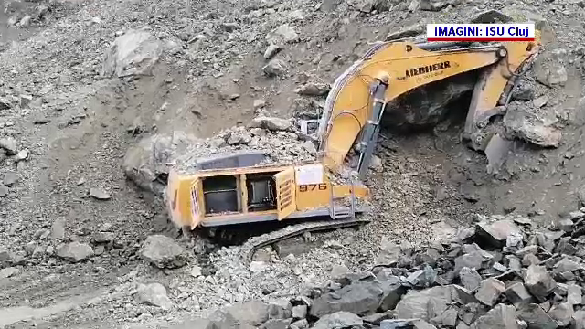 Șoferul unui excavator, mort după ce un mal de pământ s-a prăbușit peste utilaj, în Cluj