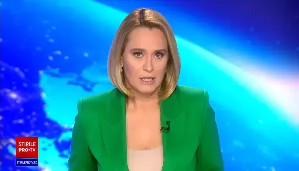 FOTO. Un metrou a ramas suspendat pe o coada de balenă dupa ce a deraiat. Imaginile au facut inconjurul planetei