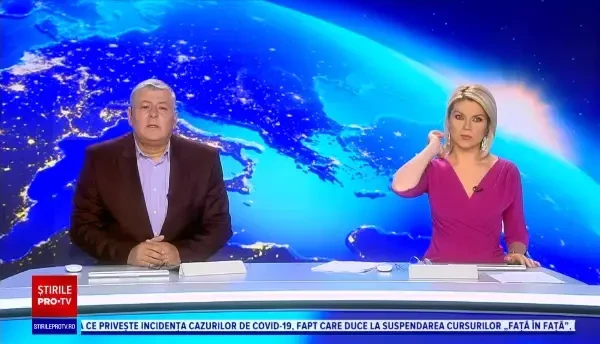 Accident în Dâmbovița. Un autoturism a lovit o mașină de gunoi, apoi s-a rostogolit pe șosea