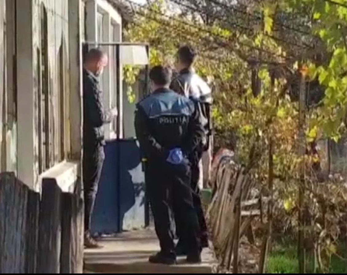 O femeie cu şase copii şi-a găsit fetiţa de 3 luni moartă, de dimineaţă. Poliţia a demarat o anchetă