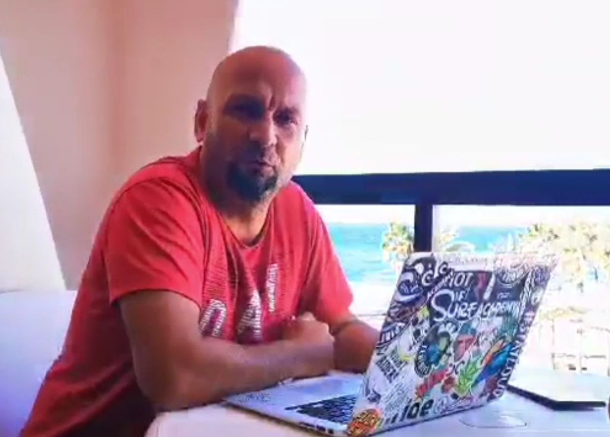 Românii care lucrează "de acasă" din Tenerife. Cât îi costă în fiecare lună