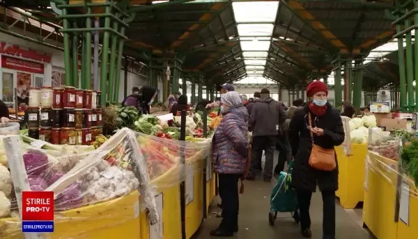 Închiderea piețelor, lovitură grea pentru micii fermieri. "Ce viaţă e asta, să ne mutăm toţi pe Internet?"