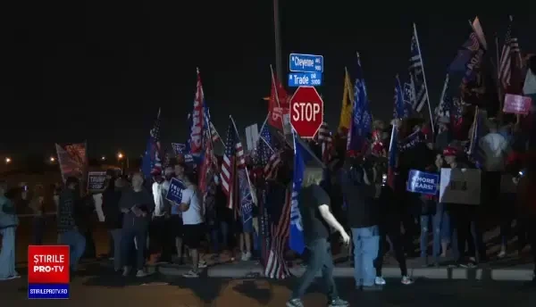 Alegeri SUA 2020. Mai mulți susținători ai lui Trump s-au rugat în fața unui centru de vot din Nevada