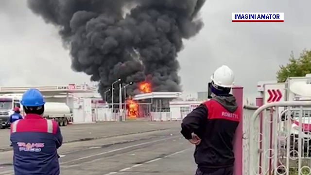 O cisternă încărcată cu motorină a luat foc, la rampa unei rafinării din Ploieşti