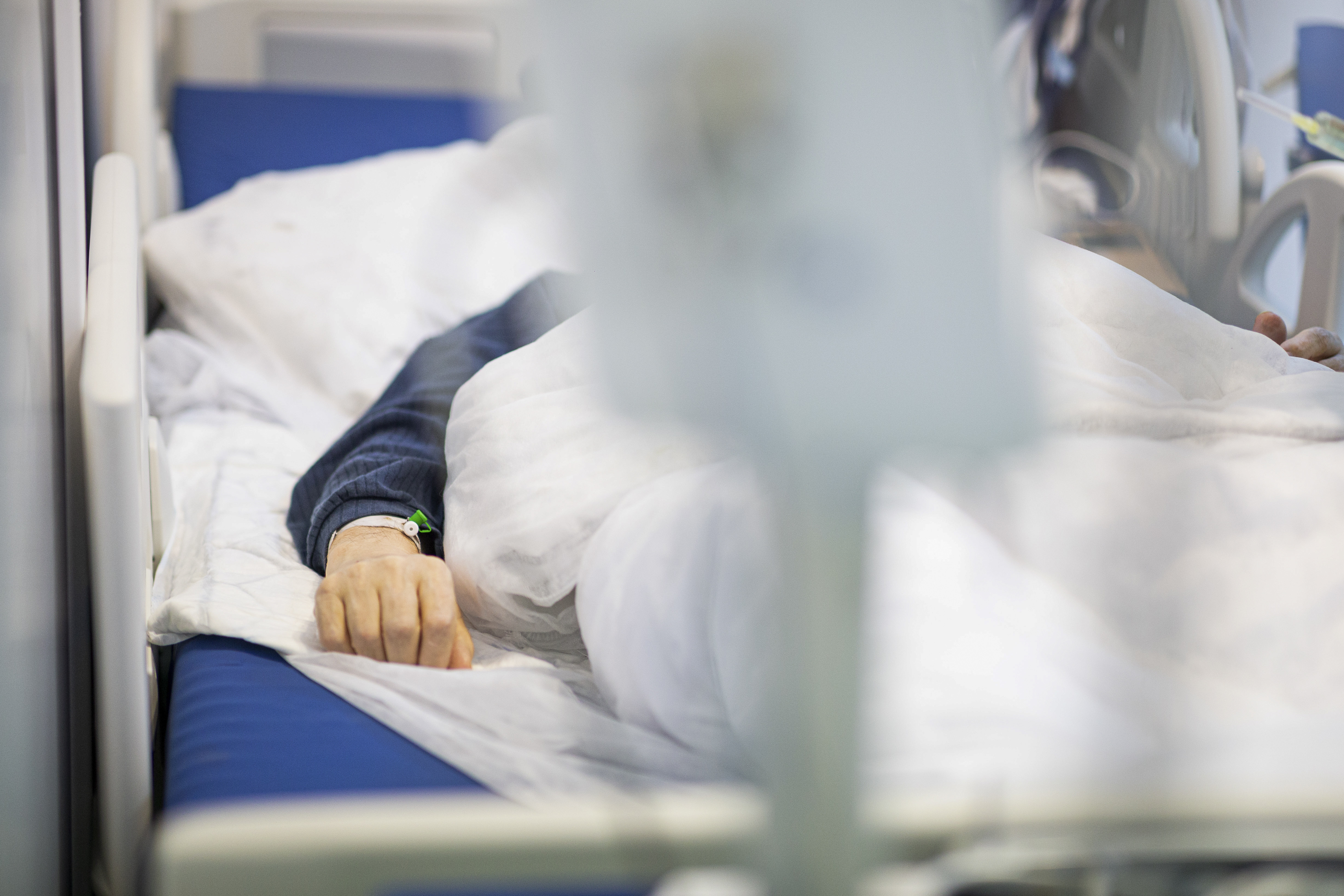 Criză de paturi la ATI. Pacienții cu forme grave de Covid-19 ar putea fi transferați în străinătate