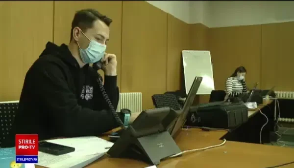 Cine sunt voluntarii care răspund la întrebările despre Covid-19 ale clujenilor