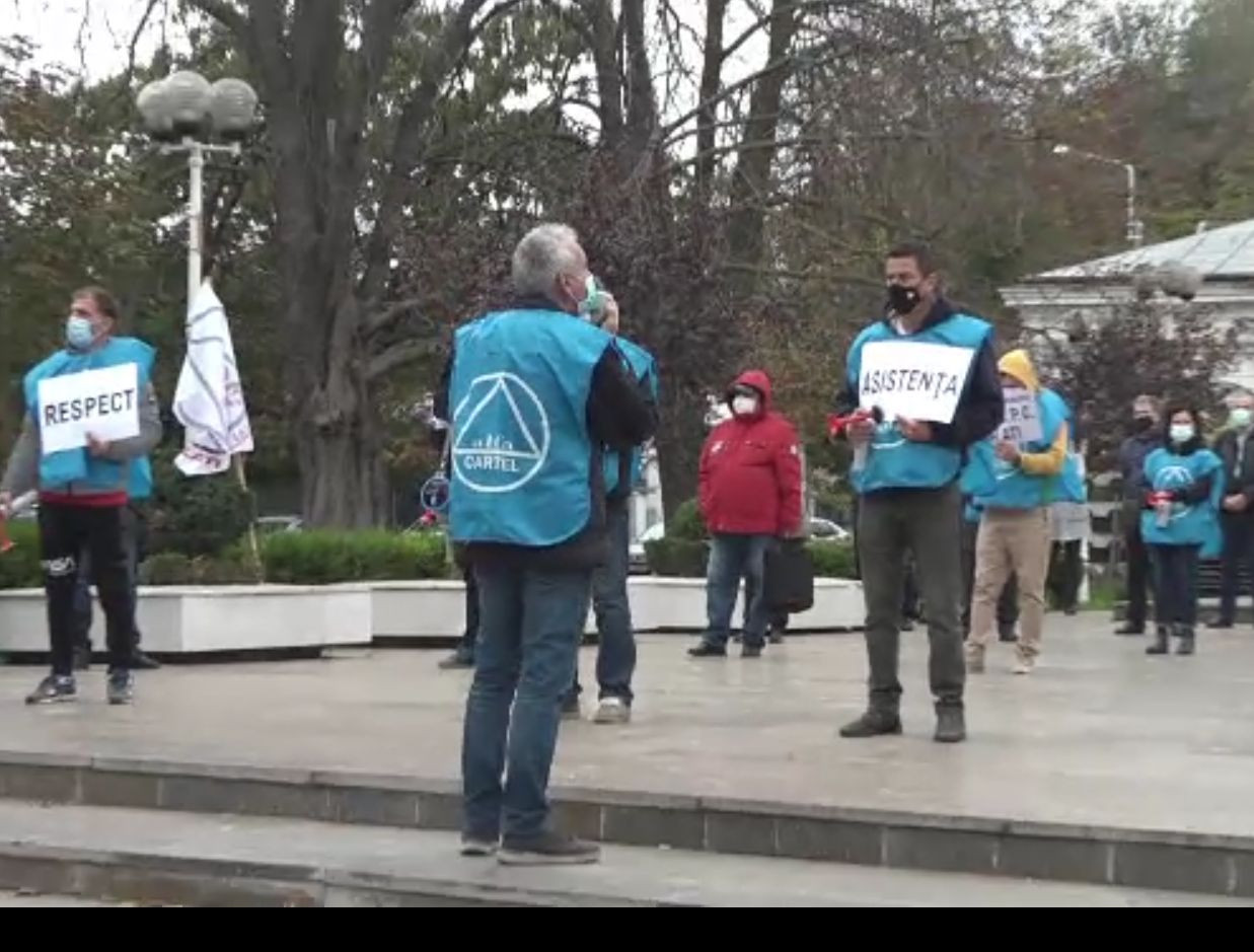 Protest al asistenților sociali, la Galați. Oamenii nu și-au primit salariile pe octombrie