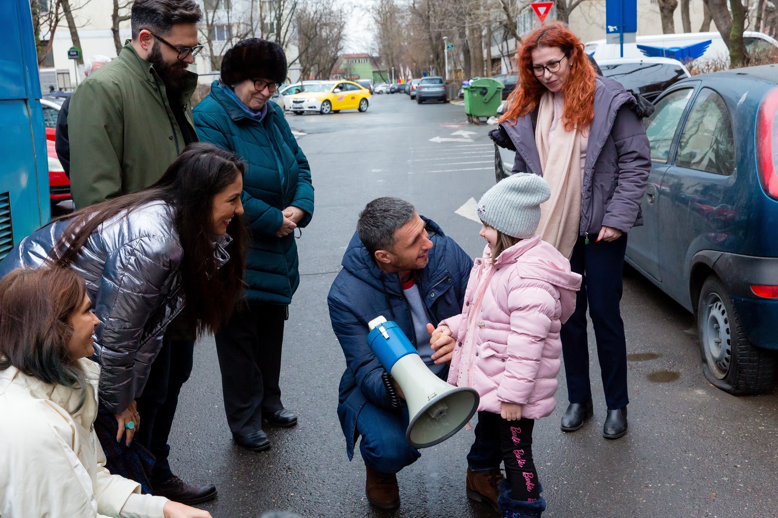 O mamă singură cu 2 copii a primit un cămin din partea echipei „Visuri la cheie”