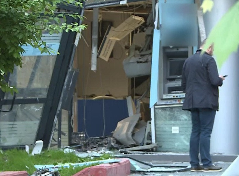 Cine e individul care a aruncat în aer un bancomat în București, fugind cu 100.000 €