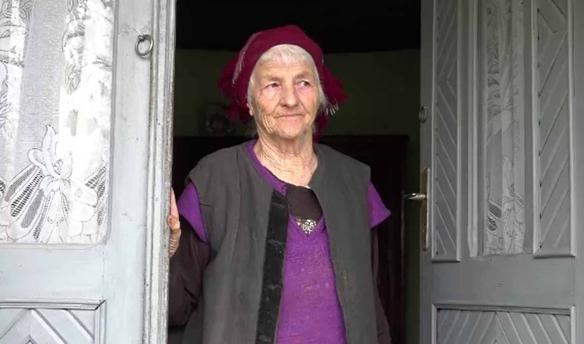 Zeci de mii de bătrâni din România, neputincioși în fața pandemiei. De unde primesc ajutor