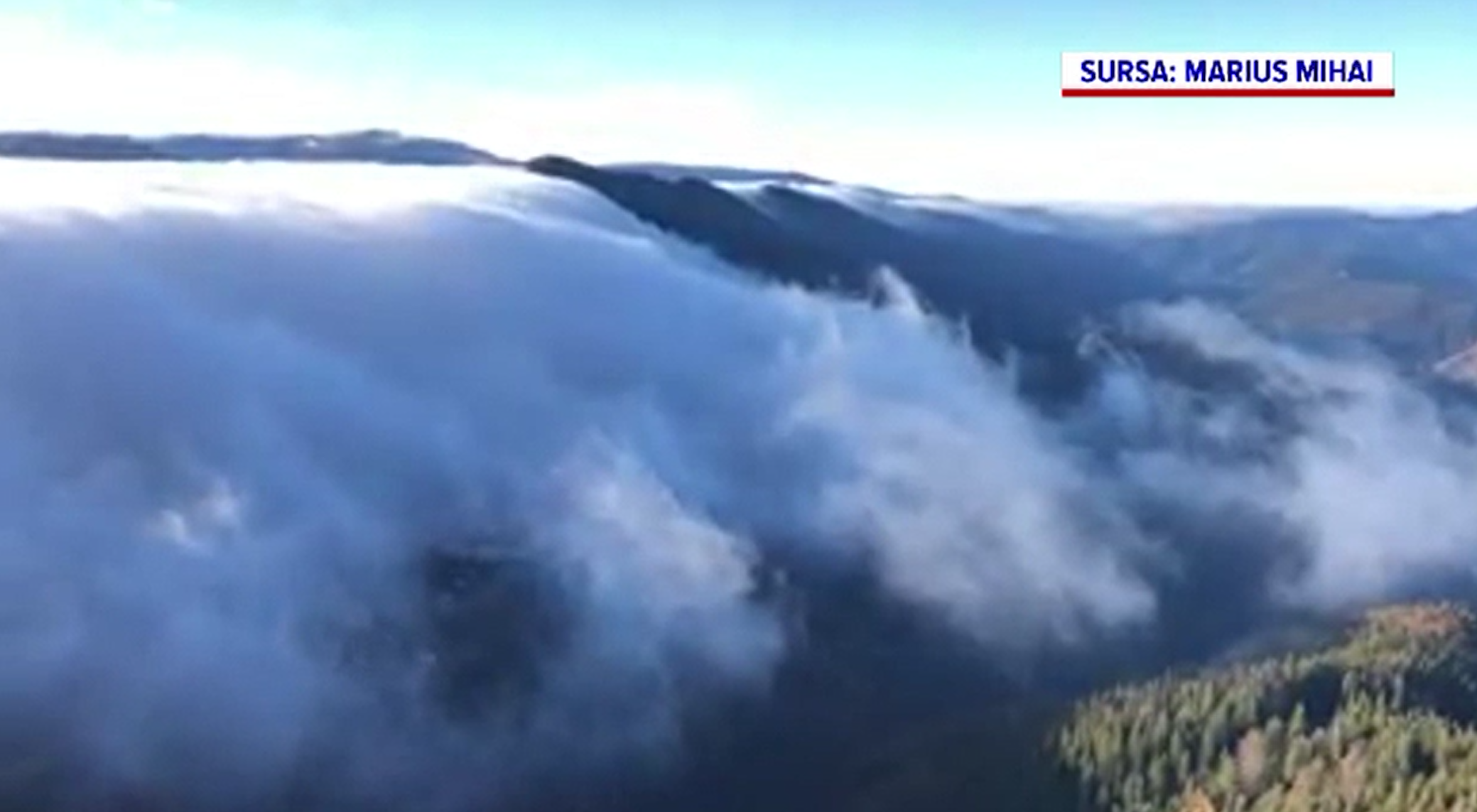 Fenomen meteo spectaculos în Munţii Piatra Craiului. Ce imagini a surprins un alpinist