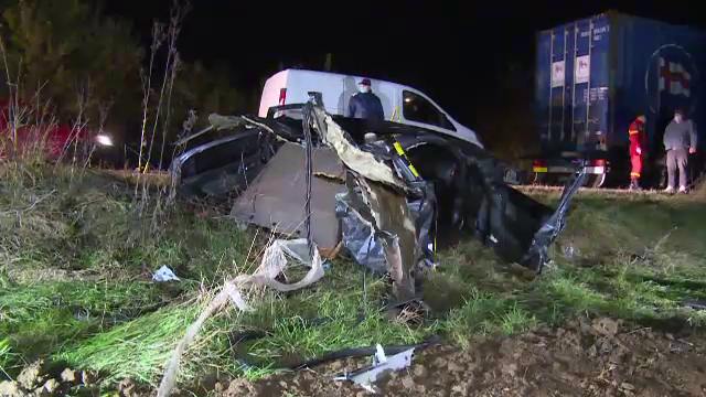 O tânără a murit zdrobită de TIR, după o șicanare în trafic. "S-a dezechilibrat şi a intrat în faţa mea"