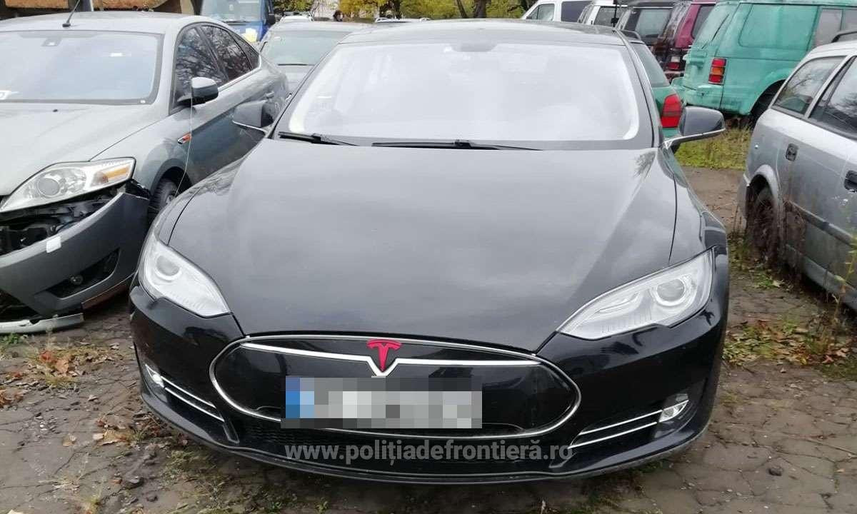 O Tesla de 52.000 de euro căutată în Norvegia a fost descoperită într-o comună din Suceava