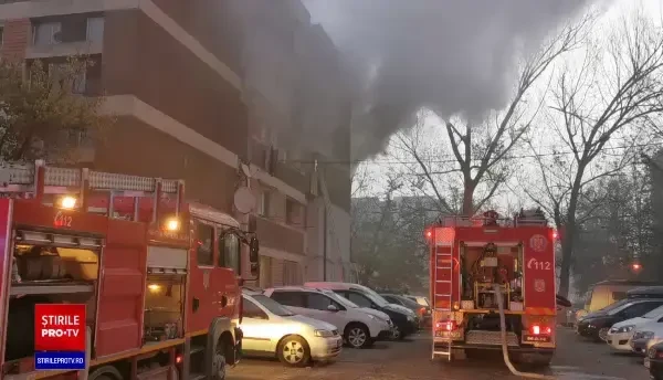 Incendiu într-un bloc din Galați. 2 persoane au murit, iar alte 3 au fost intoxicate cu fum. VIDEO