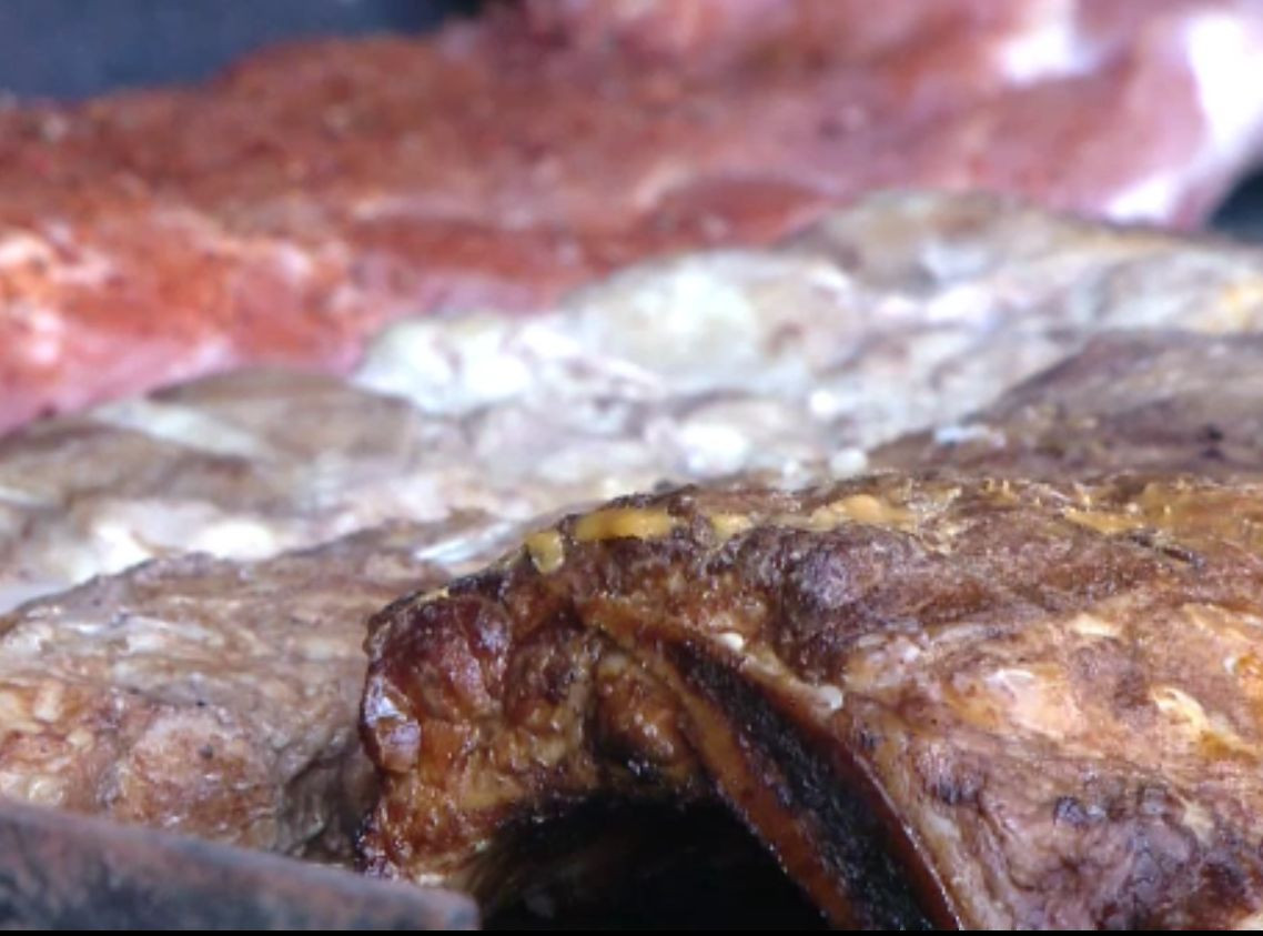 Comenzile de mâncare pentru acasă au explodat. Cea mai mare creştere, la burgeri