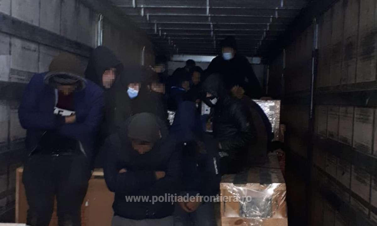 41 de migranți, printre care 6 minori, descoperiți la Vama Nădlac. Unde se ascundeau