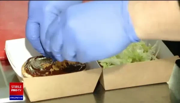 Comenzile de mâncare pentru acasă au explodat. Cea mai mare creştere, la burgeri