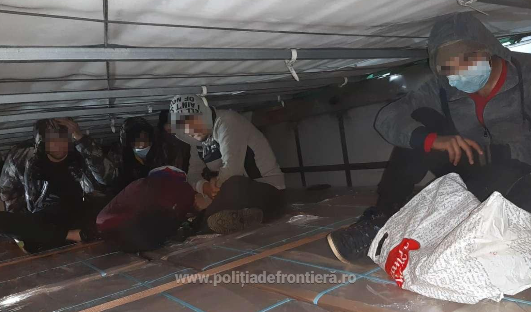 Zece migranţi afgani, prinși la vama Nădlac. Unde se ascundeau aceștia