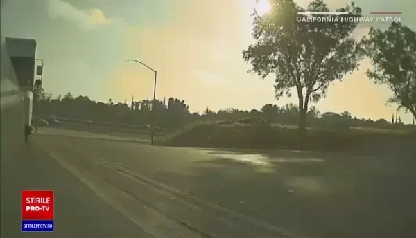 VIDEO. Accident spectaculos pe autostradă. Un șofer a zburat cu mașina