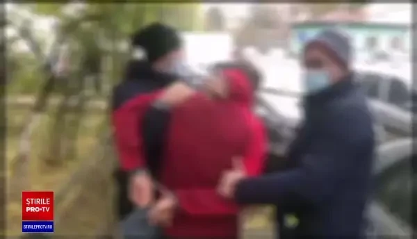 Momentul în care autorul jafului din Capitală a fost prins pe o stradă din Sectorul 3