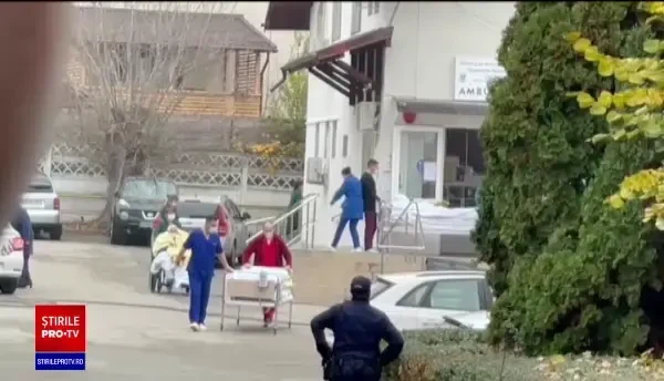 Spitalul din Ştefăneşti, evacuat după ce paznicul s-a distrat dând cu spray lacrimogen după o pisică