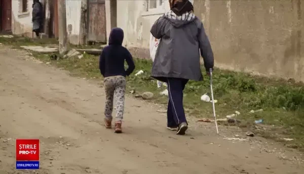 Cum trăiesc copiii din mediul rural, în 2020. Se culcă flămânzi și consumă alcool de la 13 ani