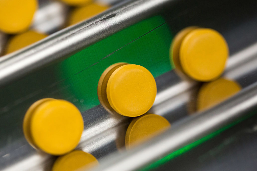 Medicamentul care ajută la eliminarea mai rapidă a coronavirusului din organism. Cât durează tratamentul