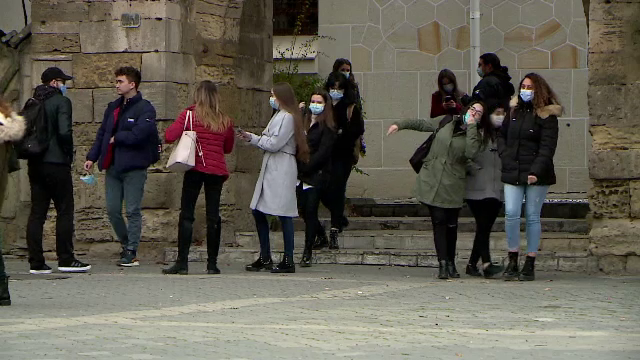 Sute de studenți la Medicină se oferă voluntari pentru a intra în prima linie a luptei anti-Covid. Care sunt beneficiile