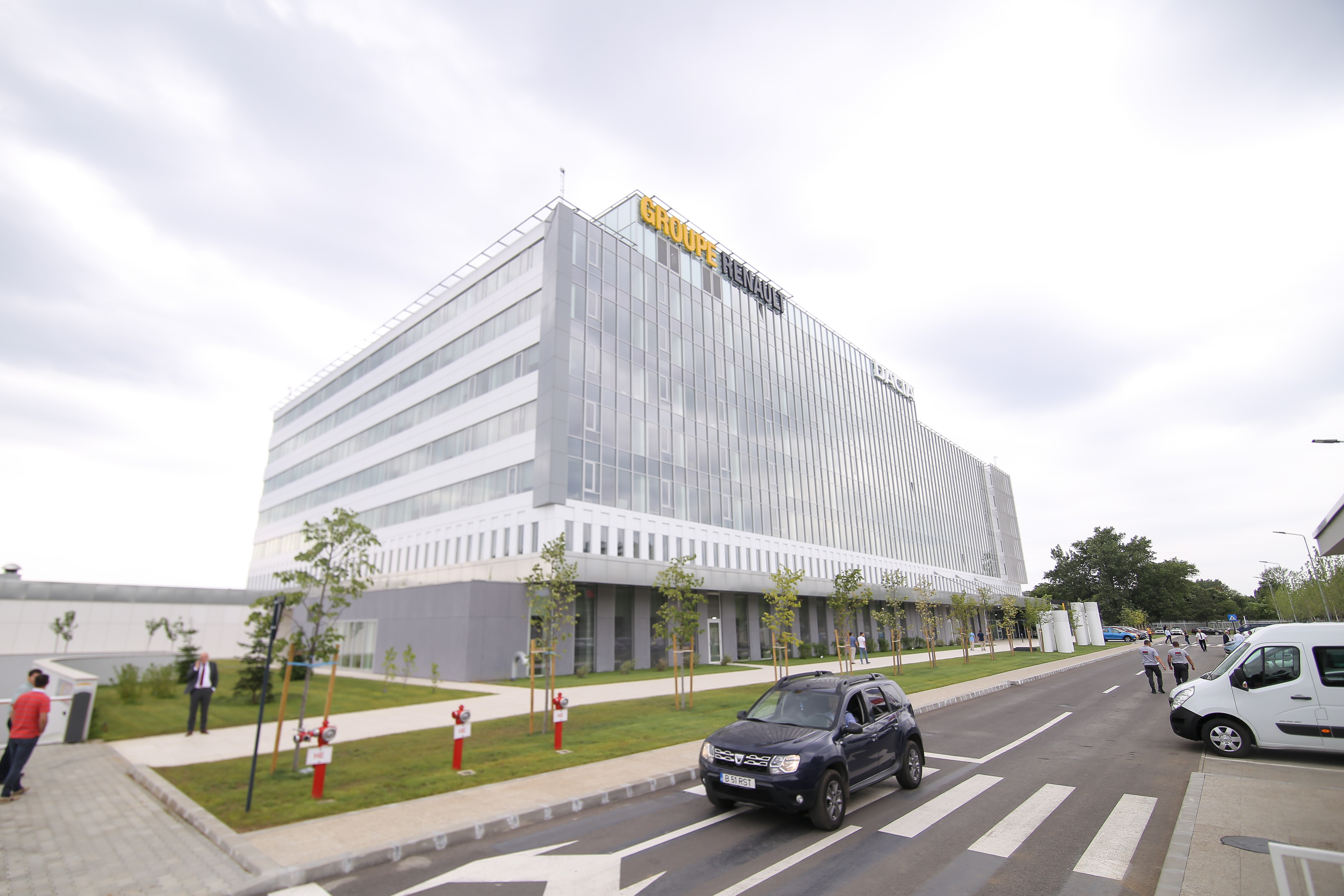 Dacia anunță că toate modelele sale noi începând din 2022 vor fi "electrificate"